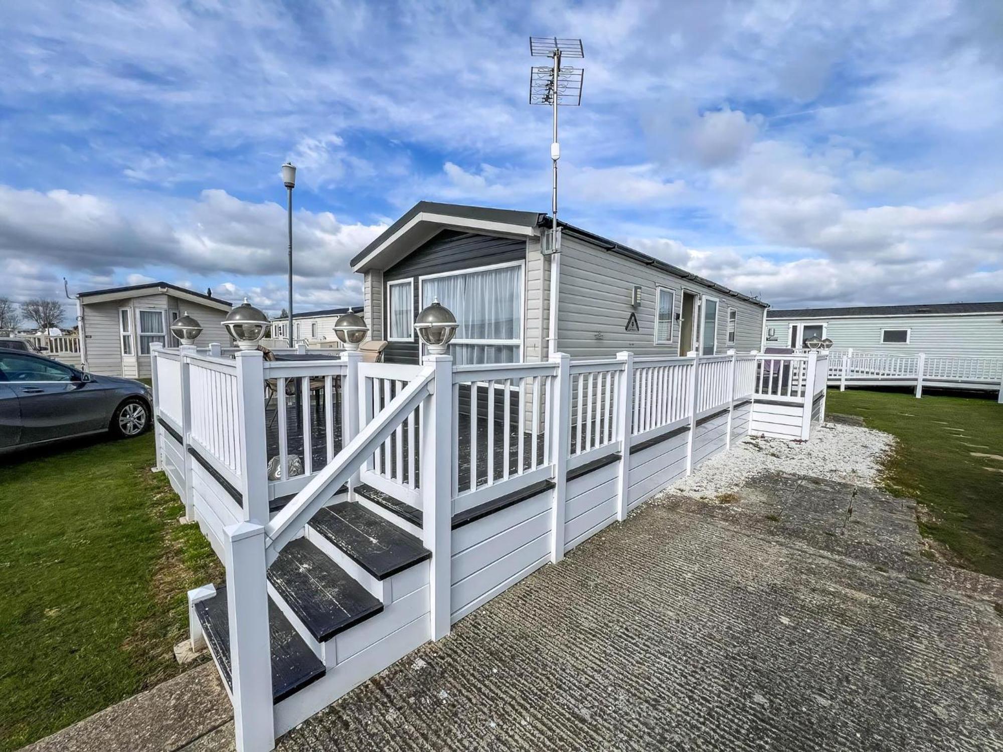 Modern 6 Berth Caravan With Wifi At St Osyth In Essex Ref 28008pm Camping